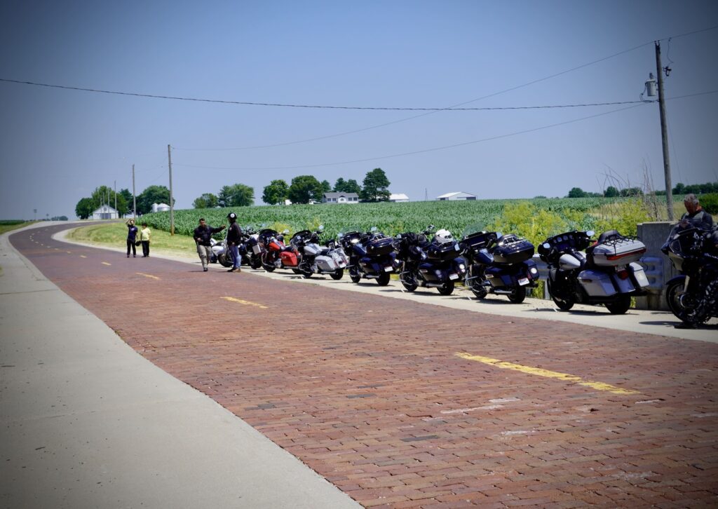 Route 66 en moto, Brick Road, IL