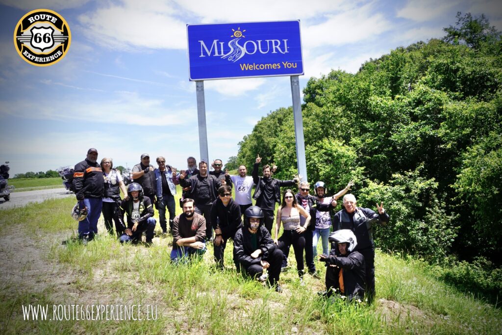 Route 66 en moto, Cartel bienvenida Missouri