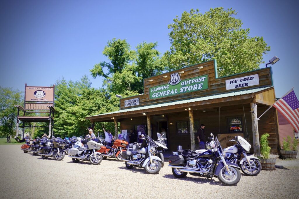 Route 66 en moto, Fanning Outpost, Cuba, MO