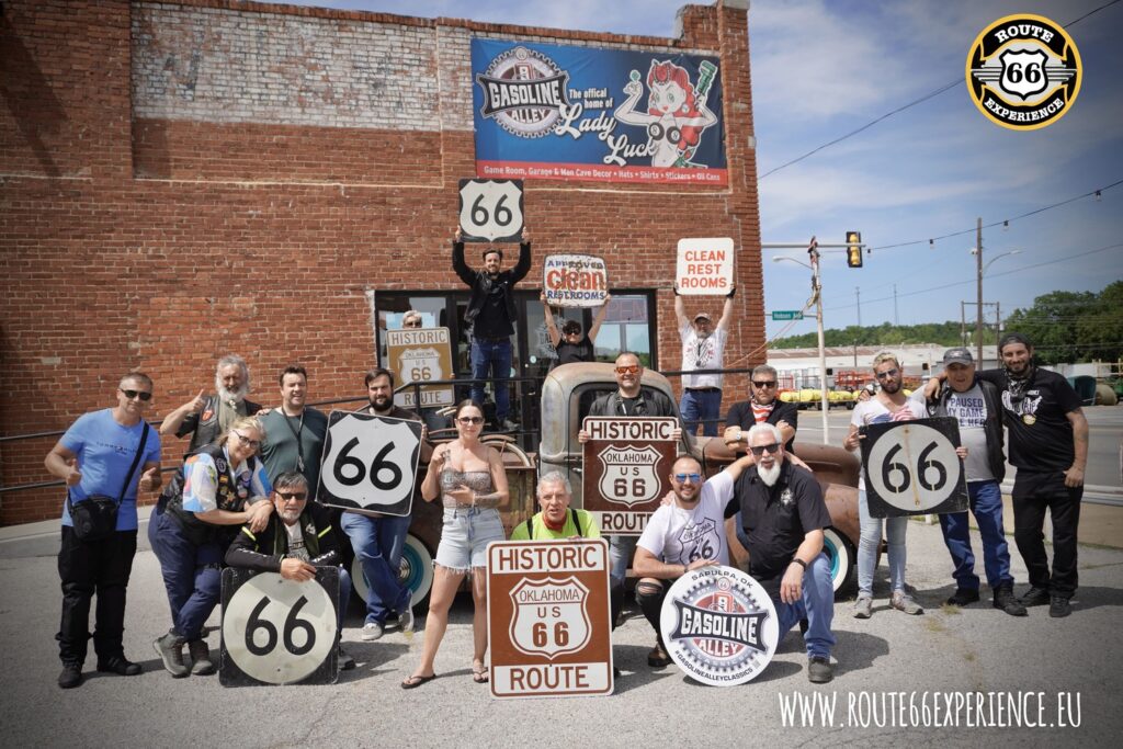 Route 66 en moto. Gasoline Alley Classics, Inc, Sapulpa, Oklahoma