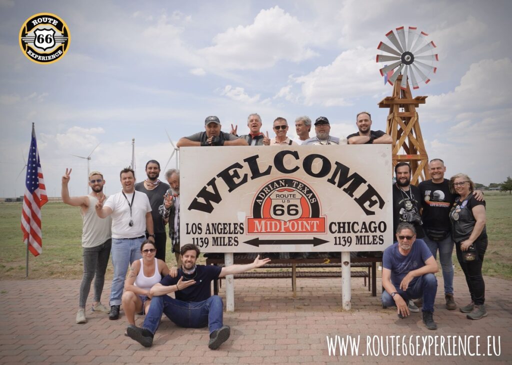 Route 66 en moto. Midpoint Route 66 Sign