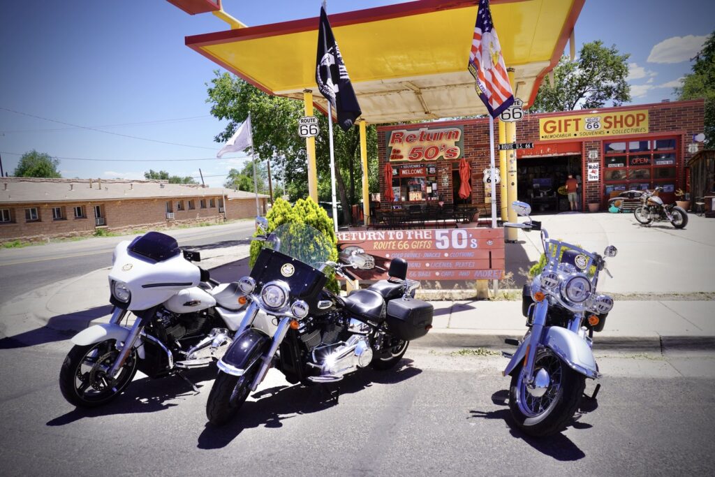 Route 66 en moto. Seligman, Arizona