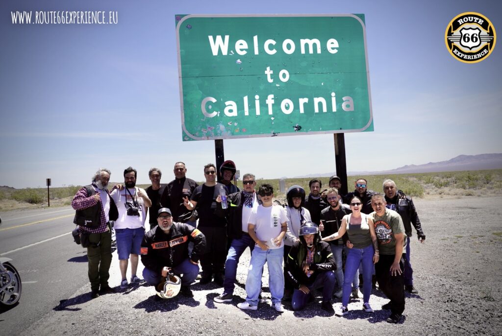 Route 66 en moto. Welcome to California