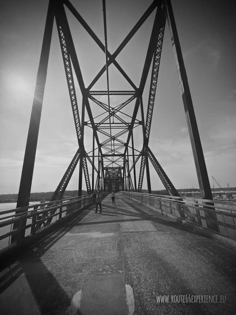 Old Chain of Rocks Bridge