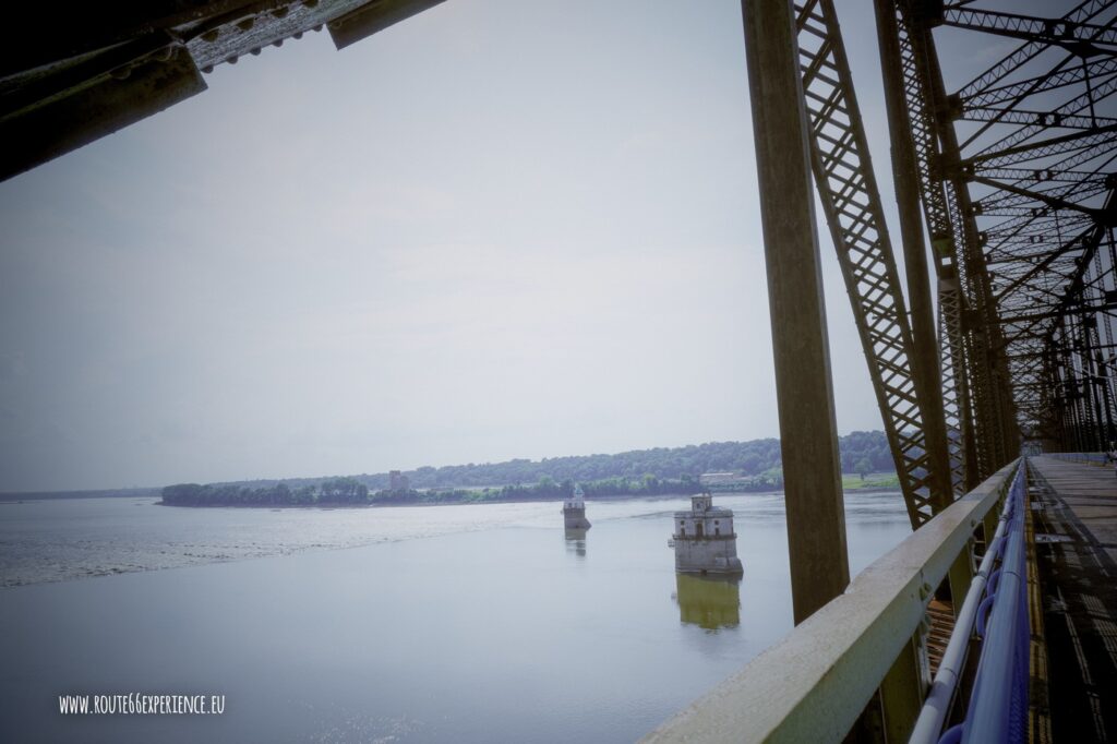 Old Chain of Rocks Bridge, Misisipi river